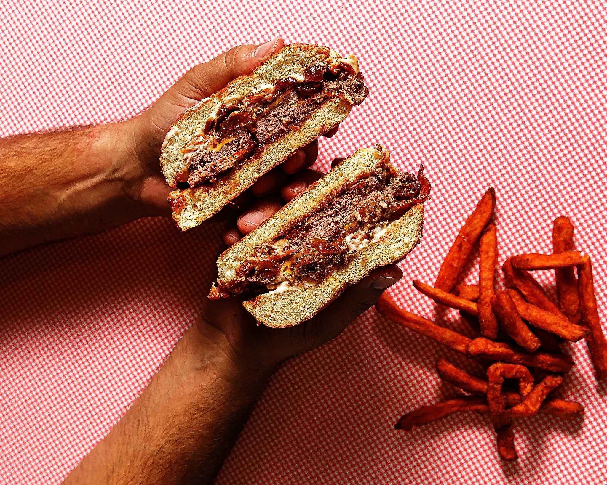 Ένα από τα πιο τίμια burgers της Αθήνας έφτασε στο Περιστέρι