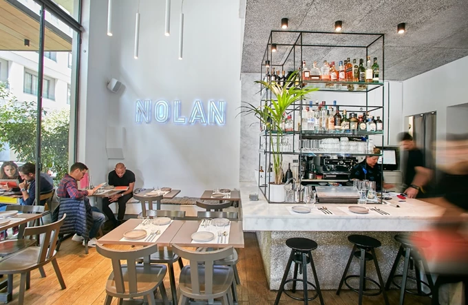 Μπαρ και εστιατόρια της Αθήνας που έκαναν αμέσως σουξέ_Νόλαν 3