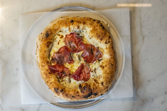 Το wine bar / σπριτζερία Méthe στον Πειραιά 13