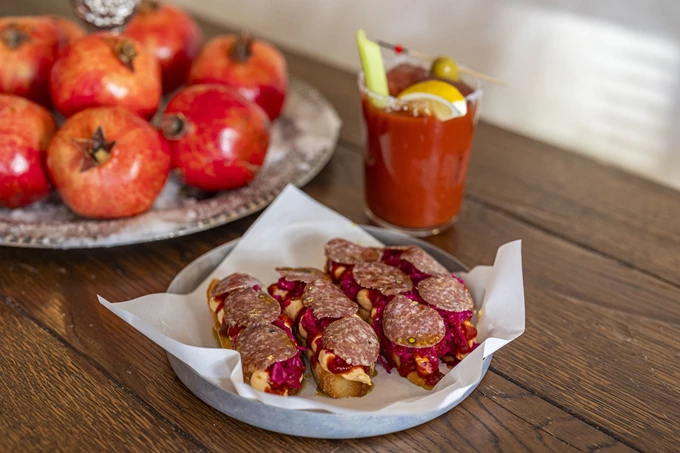 Το μπαρ Δι’ Ευχών στο Μετς 4