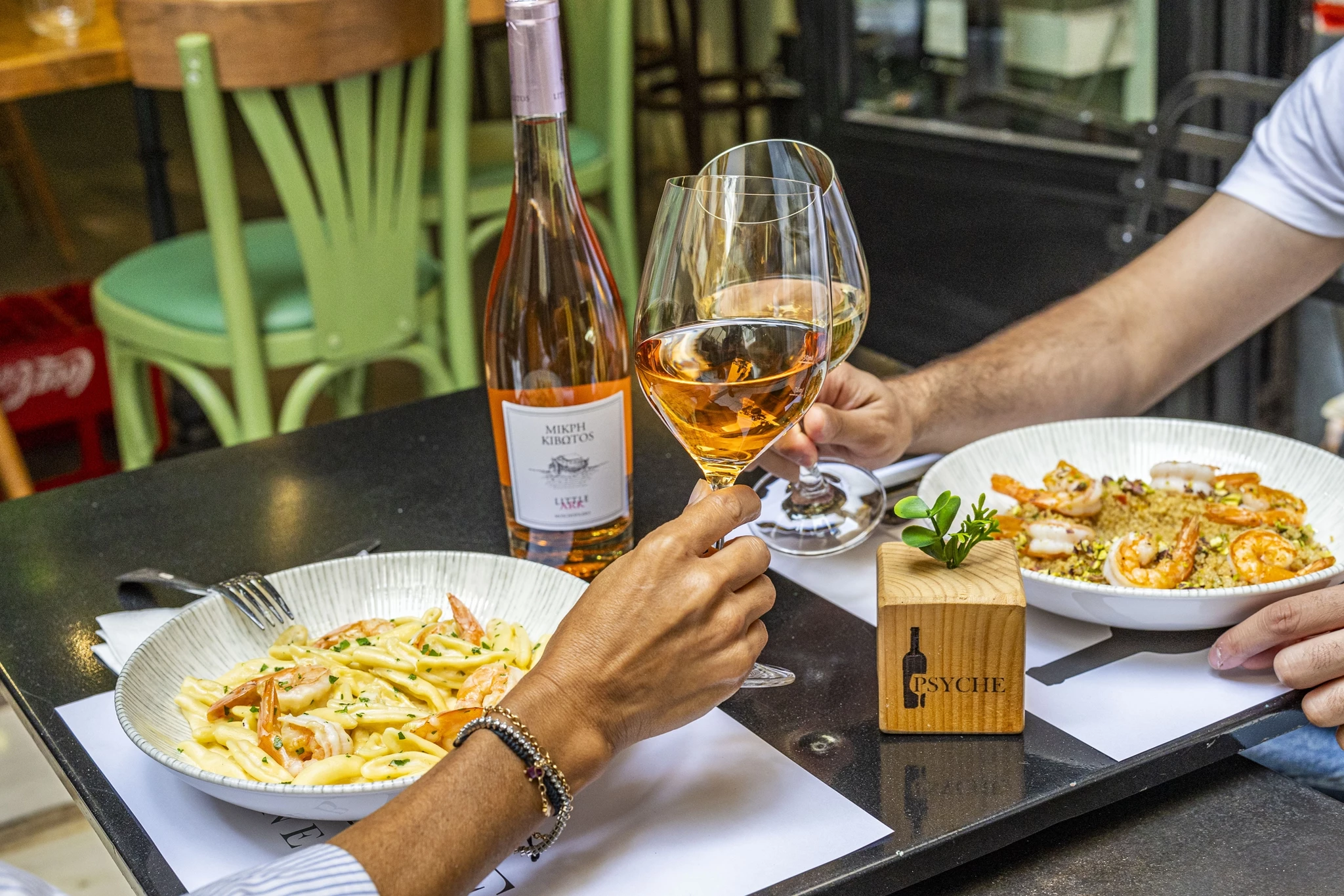 Για κρασιά στην κρυφή αυλή του κέντρου