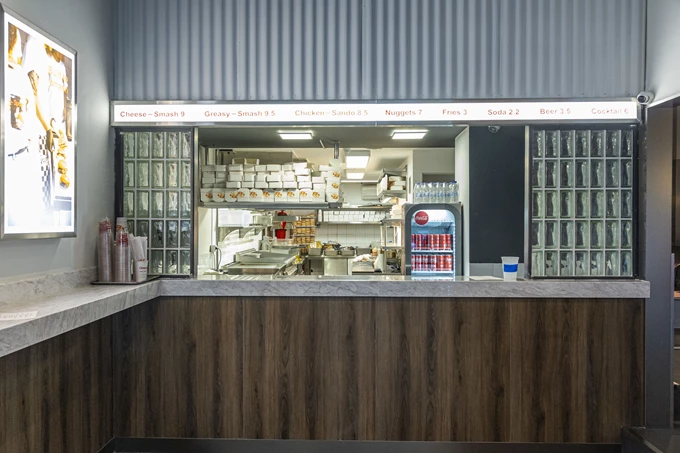 Το νέο μπεργκεράδικο Greasy Spoon στο Παγκράτι 5