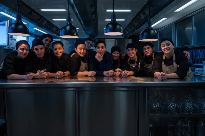 Το εστιατόριο Omnia στις Άλπεις με τη σεφ Αγγελική Χαραμή