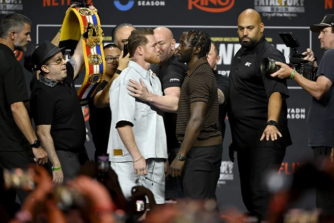 Canelo Alvarez vs Terence Crawford