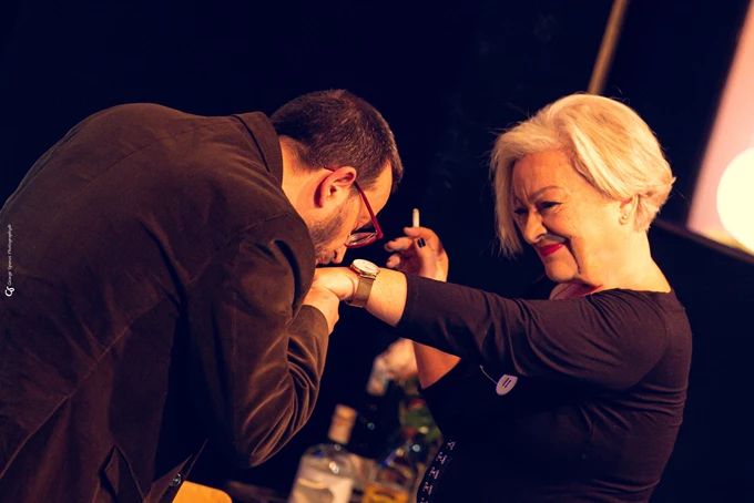 Βραδιάζει… Μια ροκ σταρ εξομολογείται