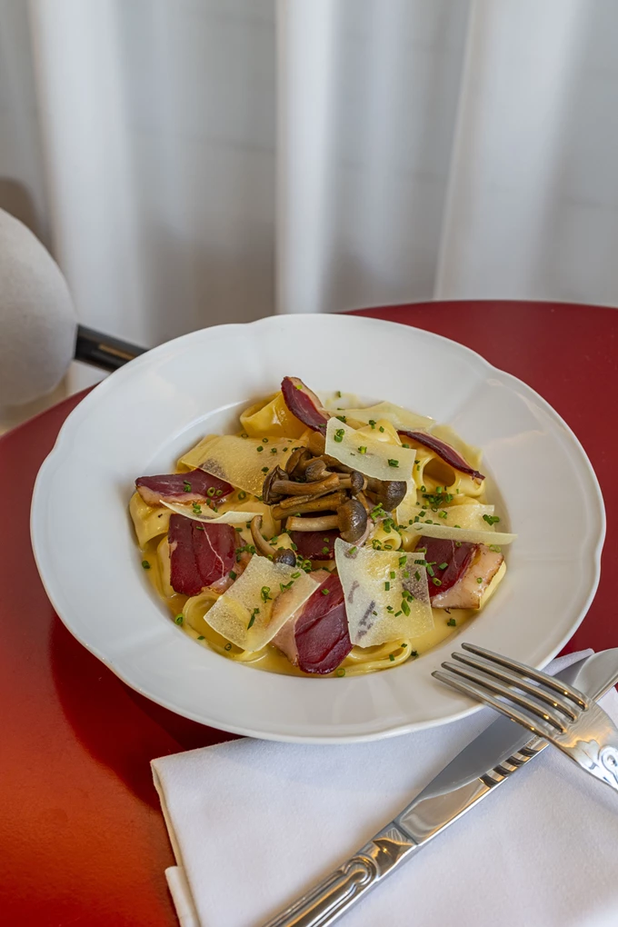 Το εστιατόριο Solene στη Δραγατσανίου 9