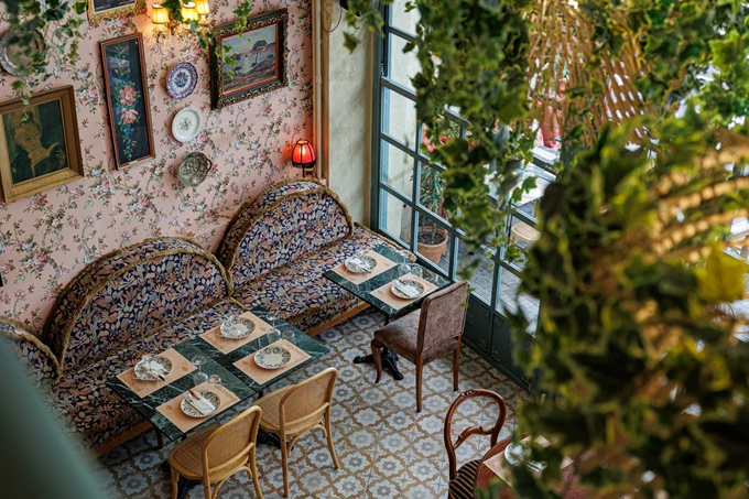 Το εστιατόριο Γιαγιά Κούκου στην πλατεία Αγίας Ειρήνης 5