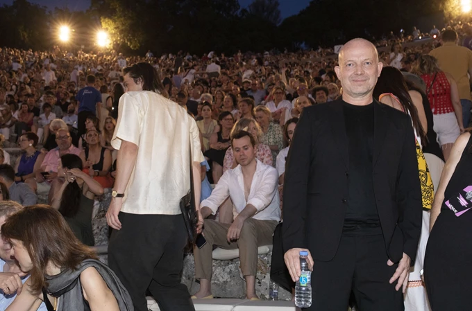 Αντιγόνη Ούλριχ Ράσε σκηνοθέτης