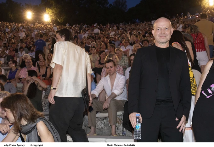 Αντιγόνη Ούλριχ Ράσε σκηνοθέτης