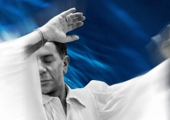 Ο Γιώργος Μαζωνάκης τραγουδάει Σαββόπουλο