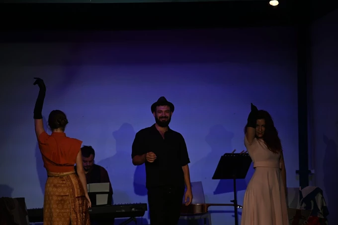 Τρανζίστορ 2024-25