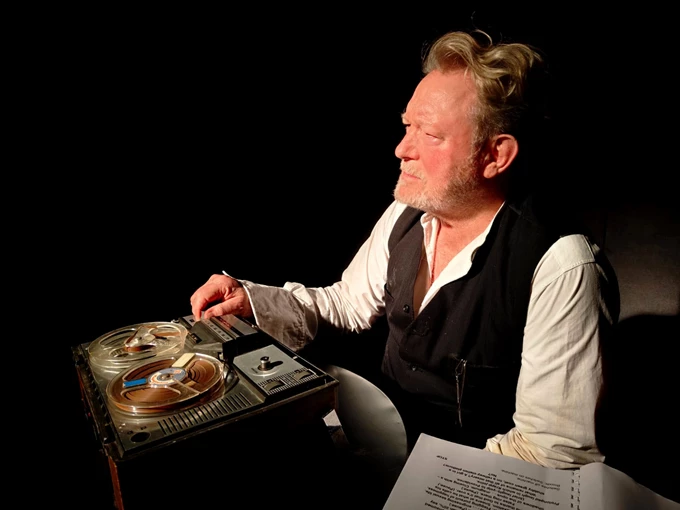 Η τελευταία μαγνητοταινία του Κραπ με τον David Gilliam