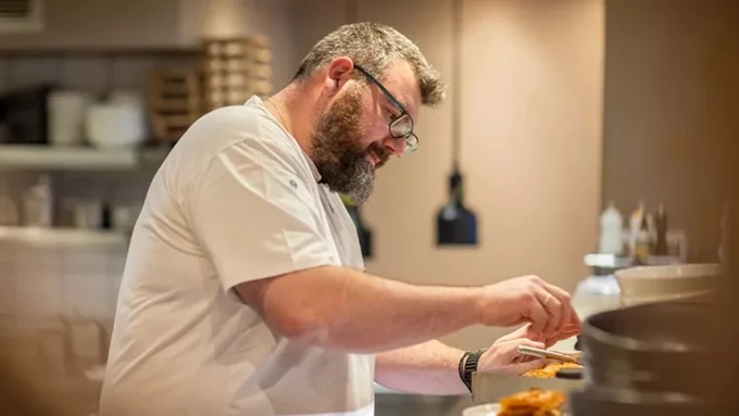 Ο σεφ Θωμάς Μάτσας στη Στρίγγλα