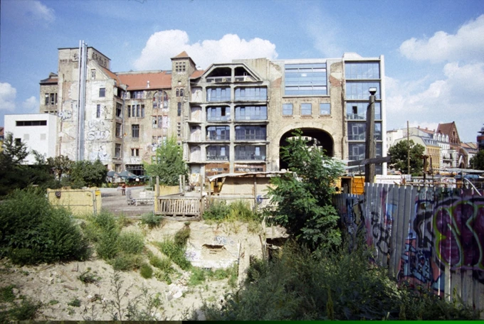 Τελειότητα βιβλίο, εκδόσεις Loggia, Βερολίνο ψηφιακοί νομάδες gentrification