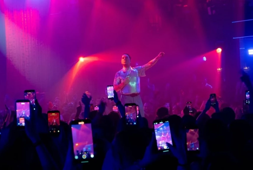 Νέα χρονιά στις πίστες: Τα μπουζούκια που συνεχίζουν στη νυχτερινή Αθήνα