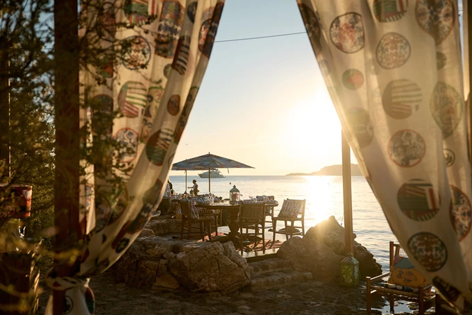 Το pop up εστιατόριο Zolotas Beach στη Βουλιαγμένη και το Zolotas Beach