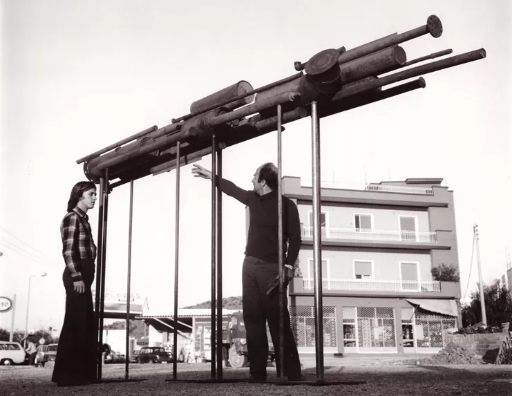 Σκυλάκος, γλυπτό στον δημόσιο χώρο, 1976