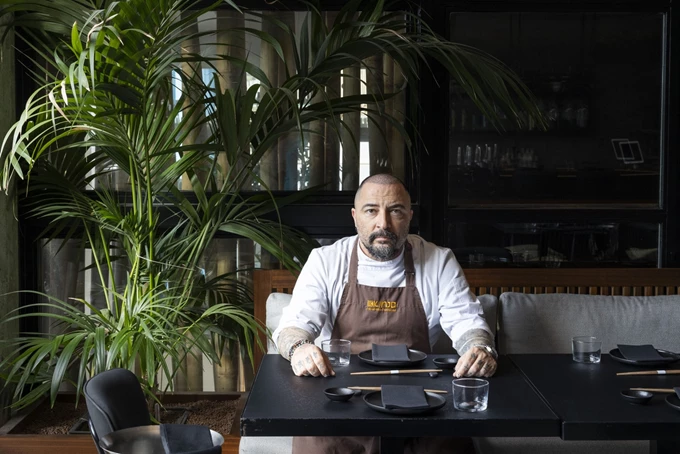 σεφ Νίκος Πολιτάκος στο εστιατόριο Kinjo στα Βριλήσσια
