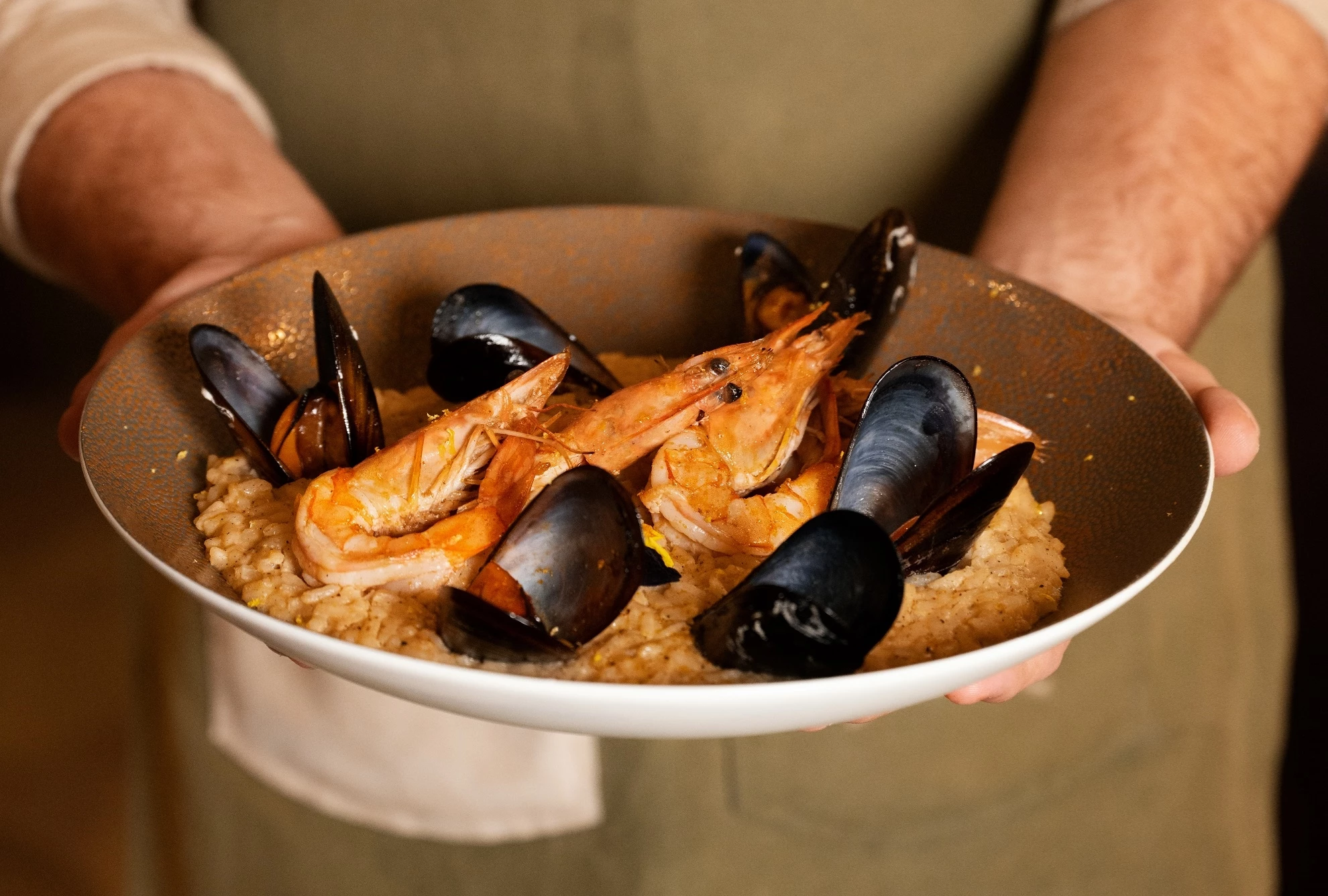 O καλός ελληνικός μεζές αποκτά σύγχρονη διάσταση σε ένα στέκι των ΝΠ