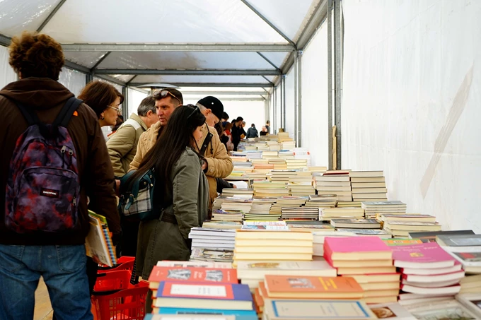 παζάρι βιβλιου πλατεία Κλαυθμώνος