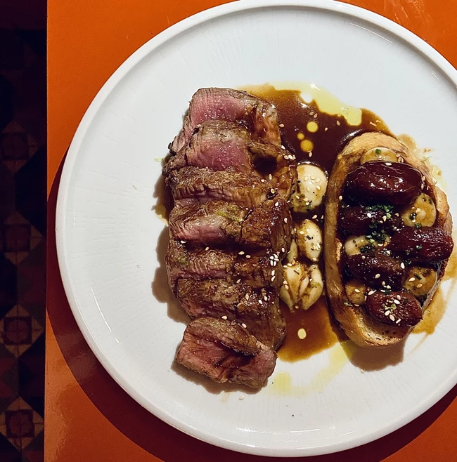 Το μοσχαρίσιο φιλέτο στο εστιαστόριο Dear Manouka στο Παγκράτι