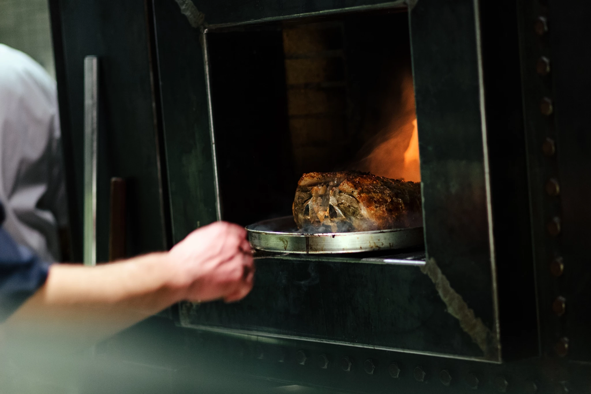 Το Sunday Roast σερβίρεται ξανά στο Vezené