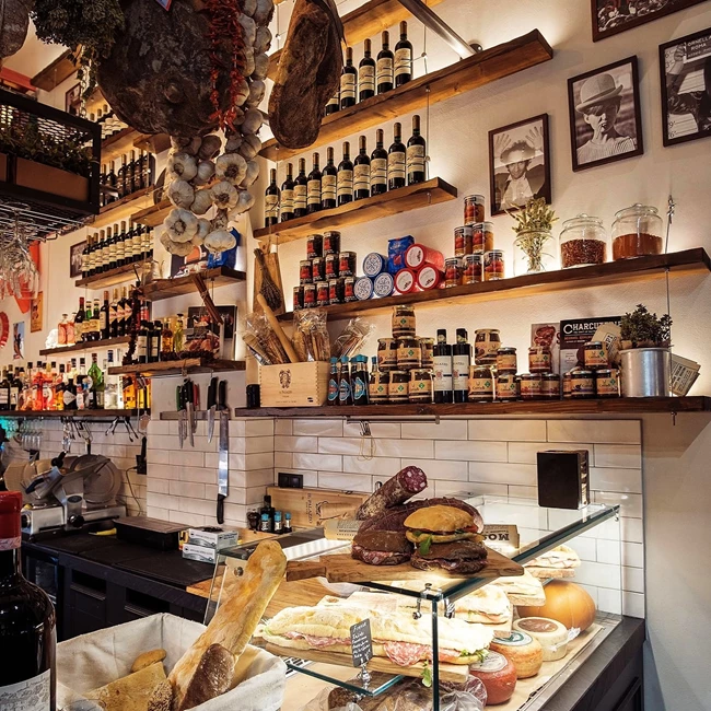 Η salumeria Bottega Di Rino στην οδό Αμερικής 3