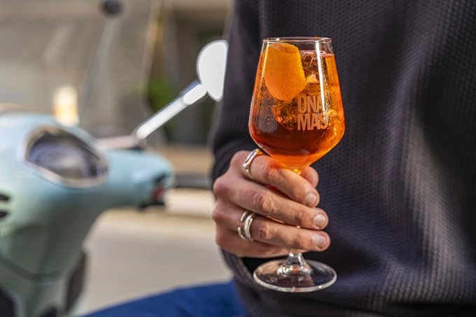 Το νέο μπαρ Una Mas στο Κολωνάκι 4