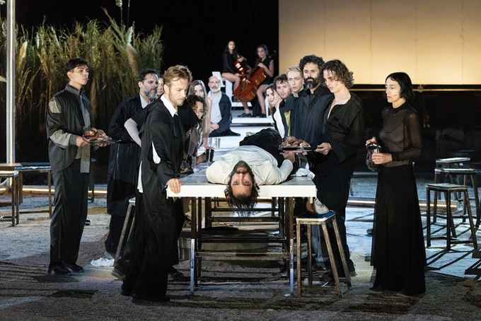 ζ - η – θ, ο Ξένος., Μιχαήλ Μαρμαρινός