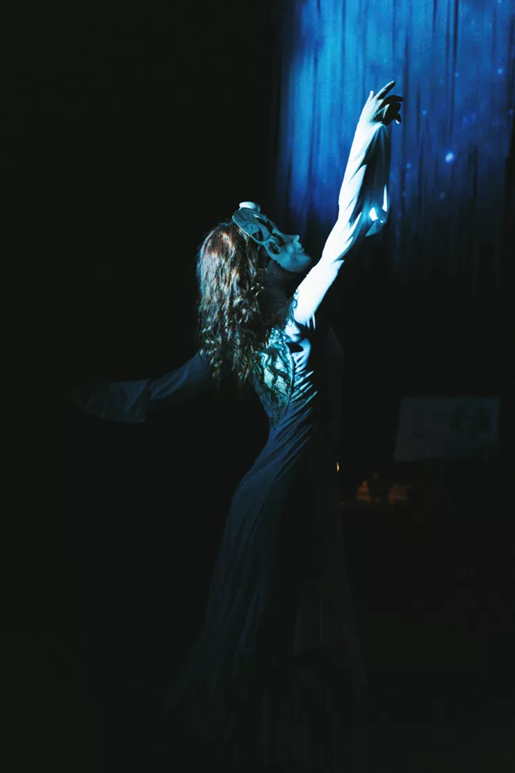 Ανάμεσα σε δυο κόσμους