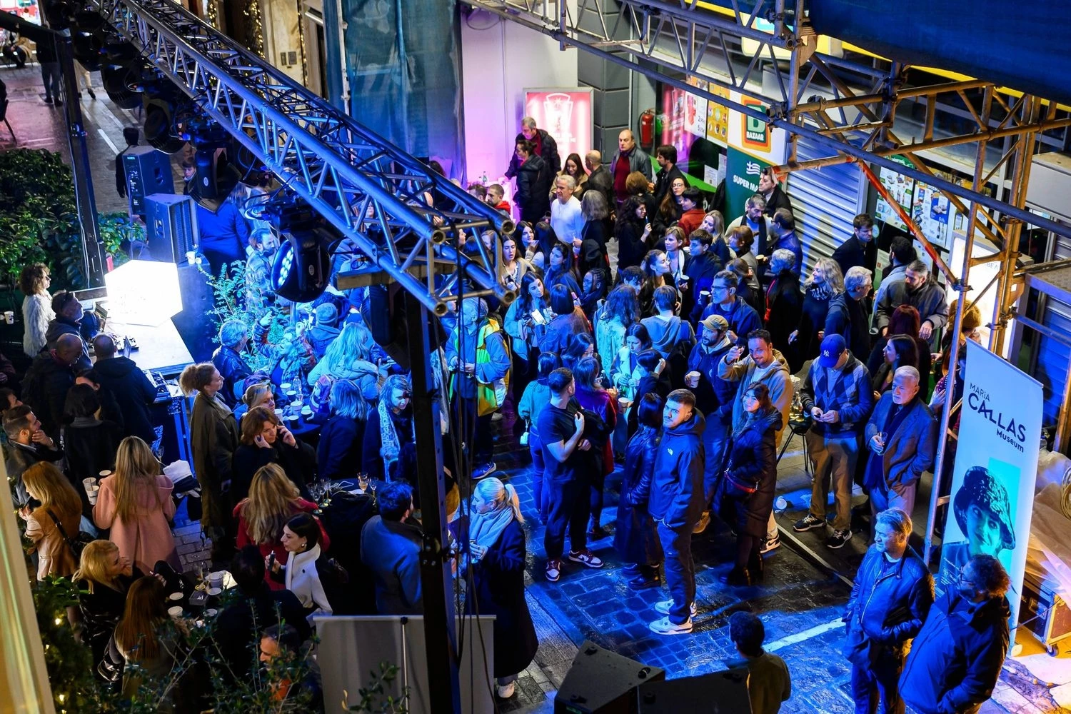 Ένα απροσδόκητο street party παίζει σήμερα στη Μητροπόλεως