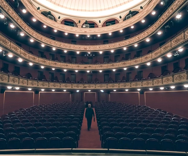 Δημοτικό Θέατρο Πειραιά: Ο Δημήτρης Καταλειφός σε ένα βίντεο για την Παγκόσμια Ημέρα Θεάτρου 2024