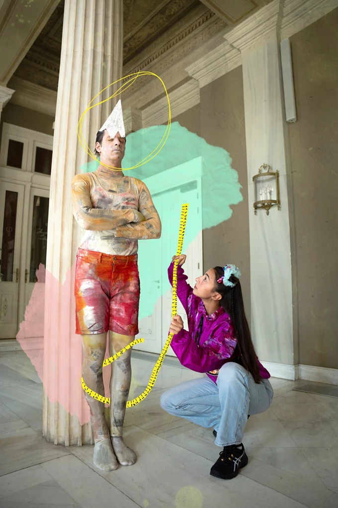 In Motion: Ένα άγαλμα που το ’σκασε