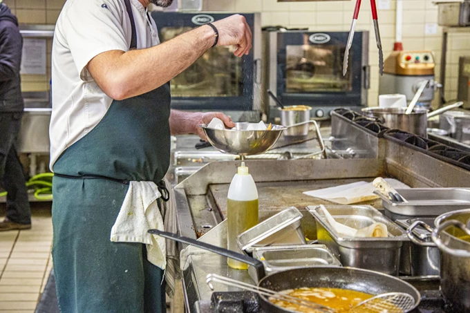 Αστεράτος ψαροζωμός κακαβιάς με γεύση Θάσου που θα θυμόμαστε για καιρό 9