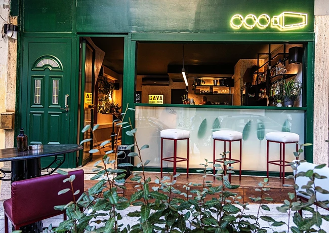 Μαυρομιχάλη, Το Μπαρ