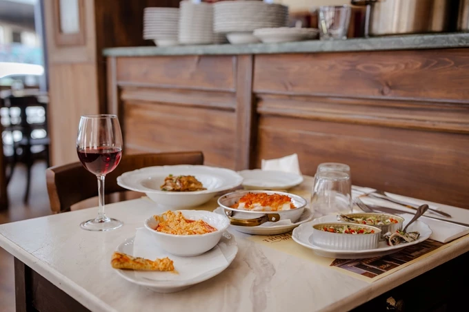 Το εστιατόριο Thomas 1971 Tavern στο Κουκάκι