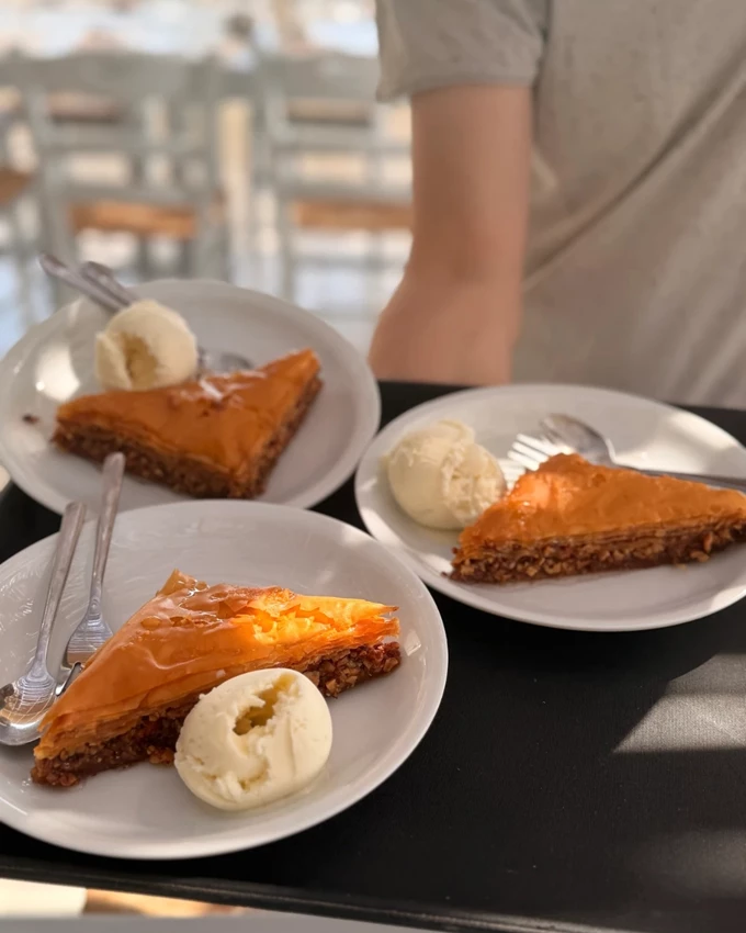 Η ταβέρνα Δελφίνι στη Σύρο 116