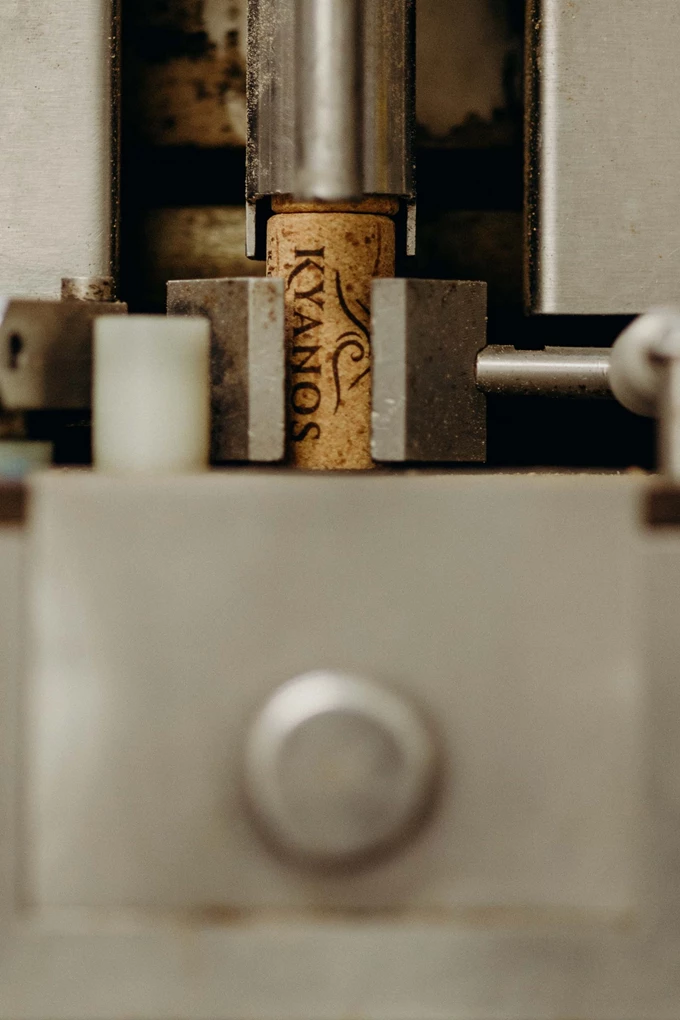 Μιχάλης Κούλογλου Kyanos Wines Orycton Σαντορίνη κρασί Ασύρτικο