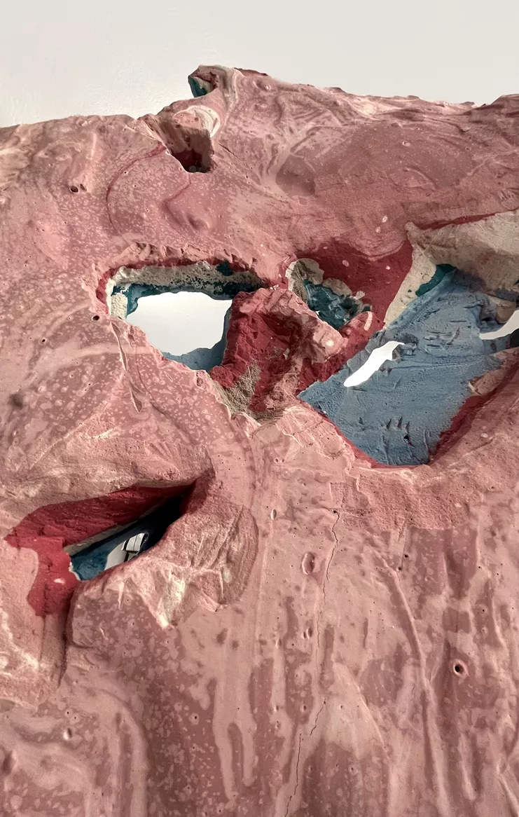 View of Us, 2023, τσιμεντοειδή δομικά υλικά, ακρυλικό χρώμα, λεπτομέρεια εγκατάστασης