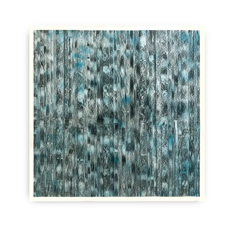 «Snowblind» , 2023, σπρέι και κάρβουνο σε χαρτί, 1,50 x 1,50 cm.