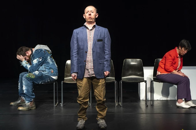 Ο κυνηγός πέφτει θύμα της σκιάς του, Back to Back Theatre