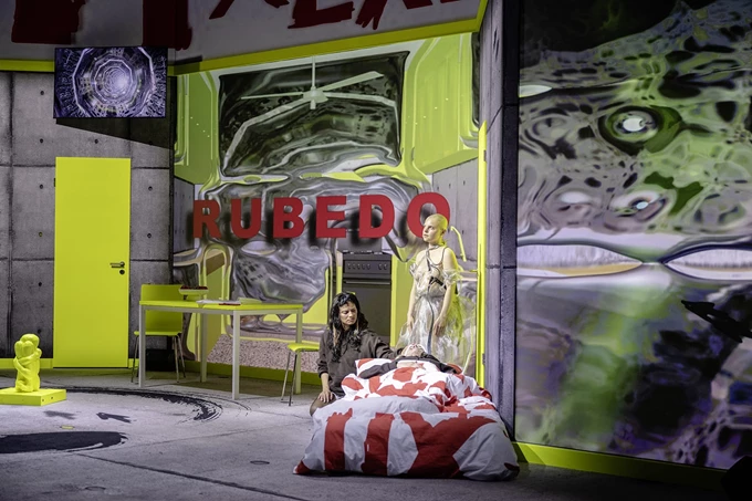 Angela (a strange loop)