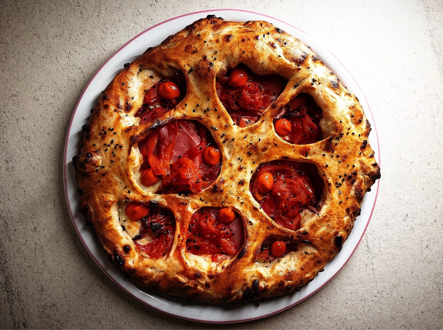 Στη Βούλα παίζει η ίσως πιο γαστρονομική πίτσα της Αθήνας