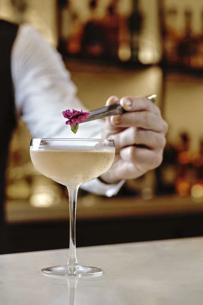 Το νέο μπαρ George, The Lobby Bar, στο ξενοδοχείο King George 7