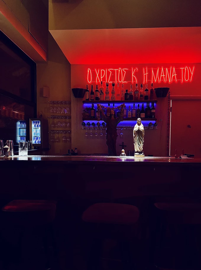 Το wine bar Ιούδα Athens στην Καρόρη