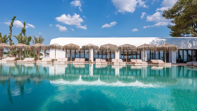 Isla Brown Corinthia