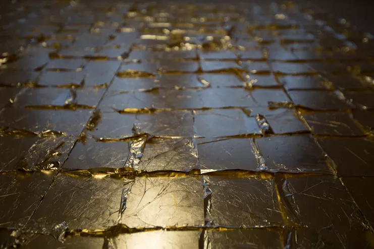 Δέσποινα Χαριτωνίδη, Sonnengarten, Gold leafs, fans, glass surfaces, Gallery Bipola, Leipzig, 2017