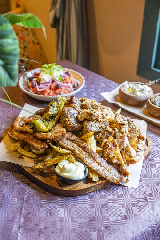 Το μεζεδοπωλείο Ρεμεζέ στο Αιγάλεω 5