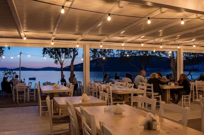 Οι ταβέρνες της Μυκόνου_Νικόλας
