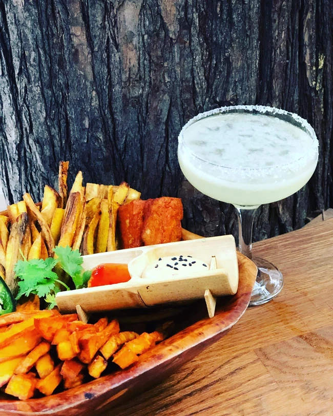 Tiki Bar Athens για μετά το θέατρο 1